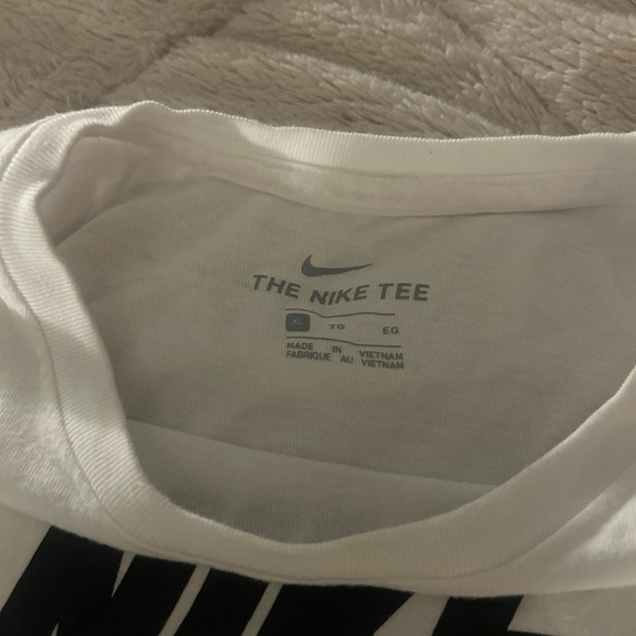 Nike White T-Shirt with Black/Red Logo, Size XL - Picture 4 of 7
